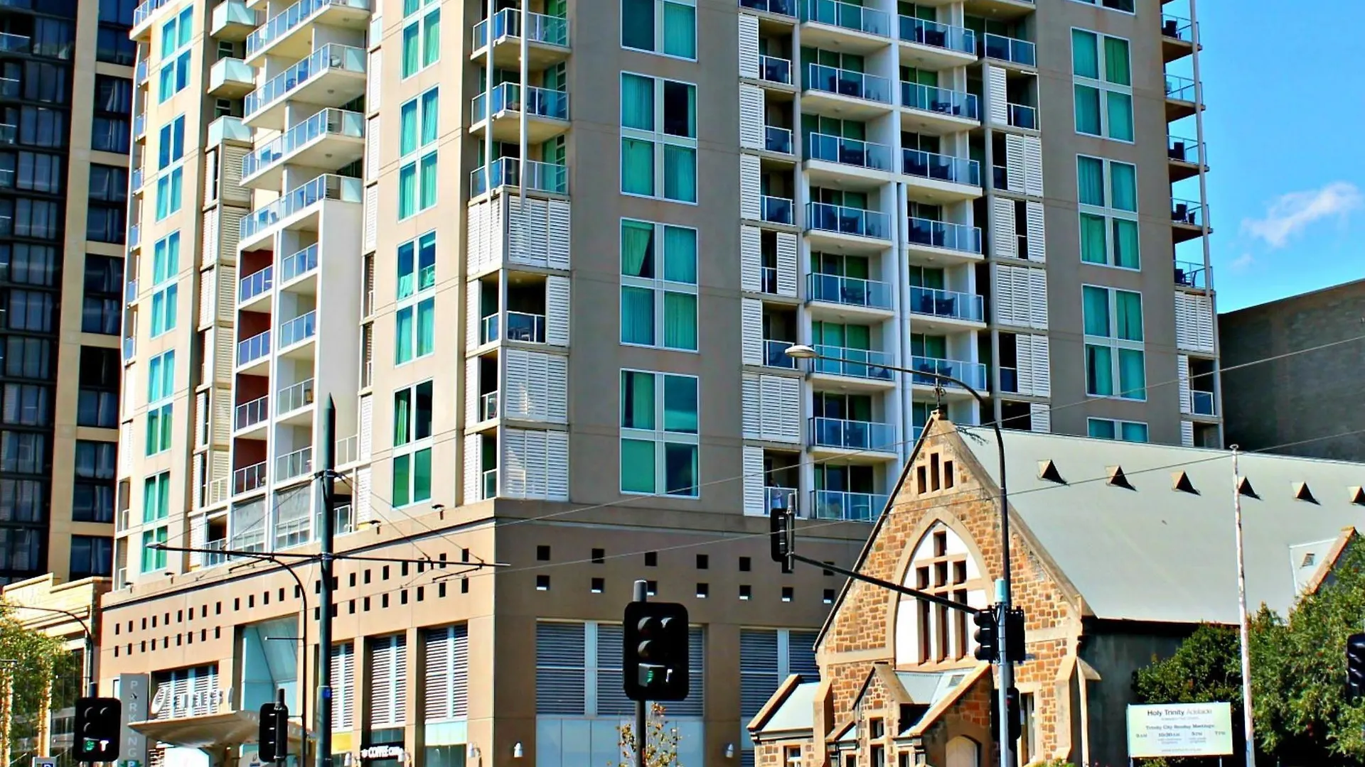 Adelaide Dress Circle Apartments - North Terrace