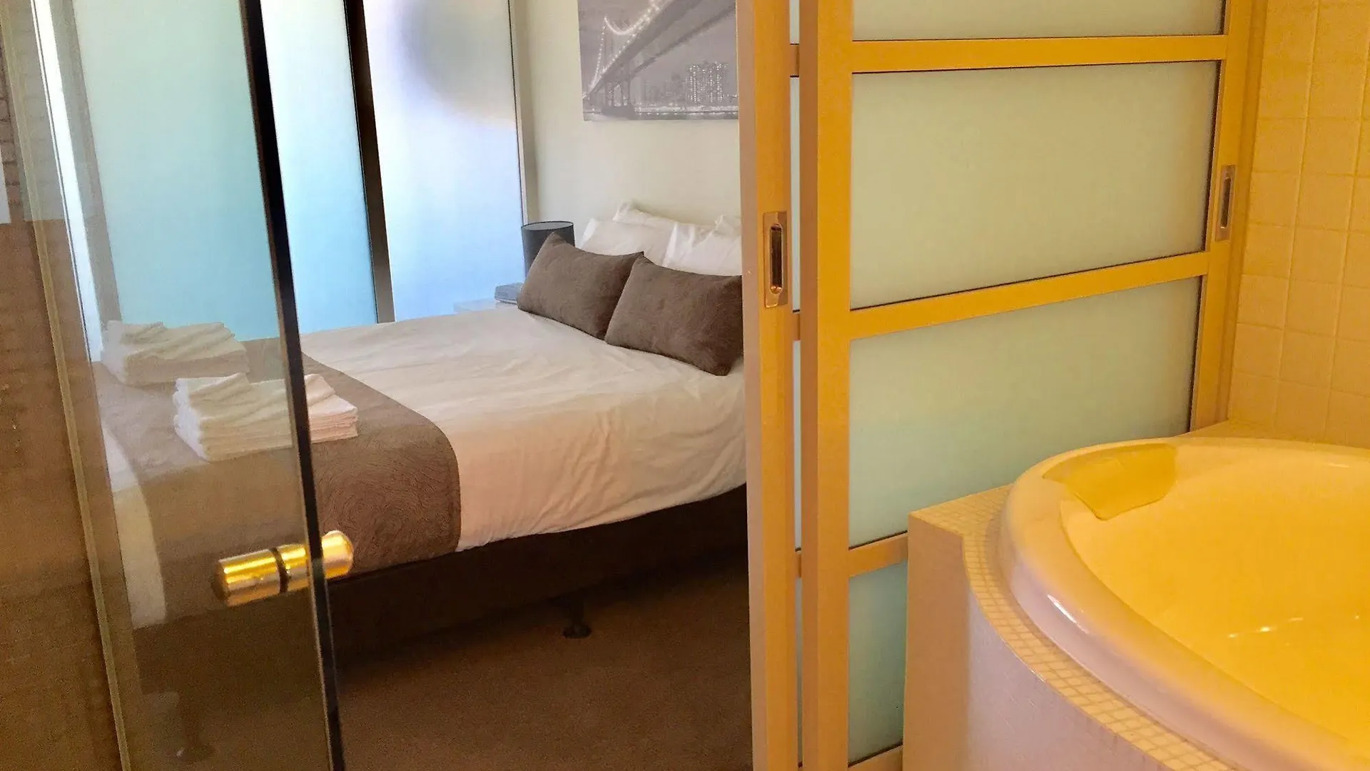 Adelaide Dress Circle Apartments - North Terrace Australia