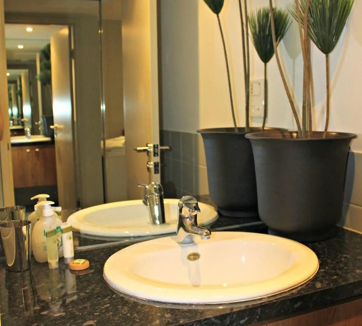 Adelaide Dress Circle Apartments - North Terrace