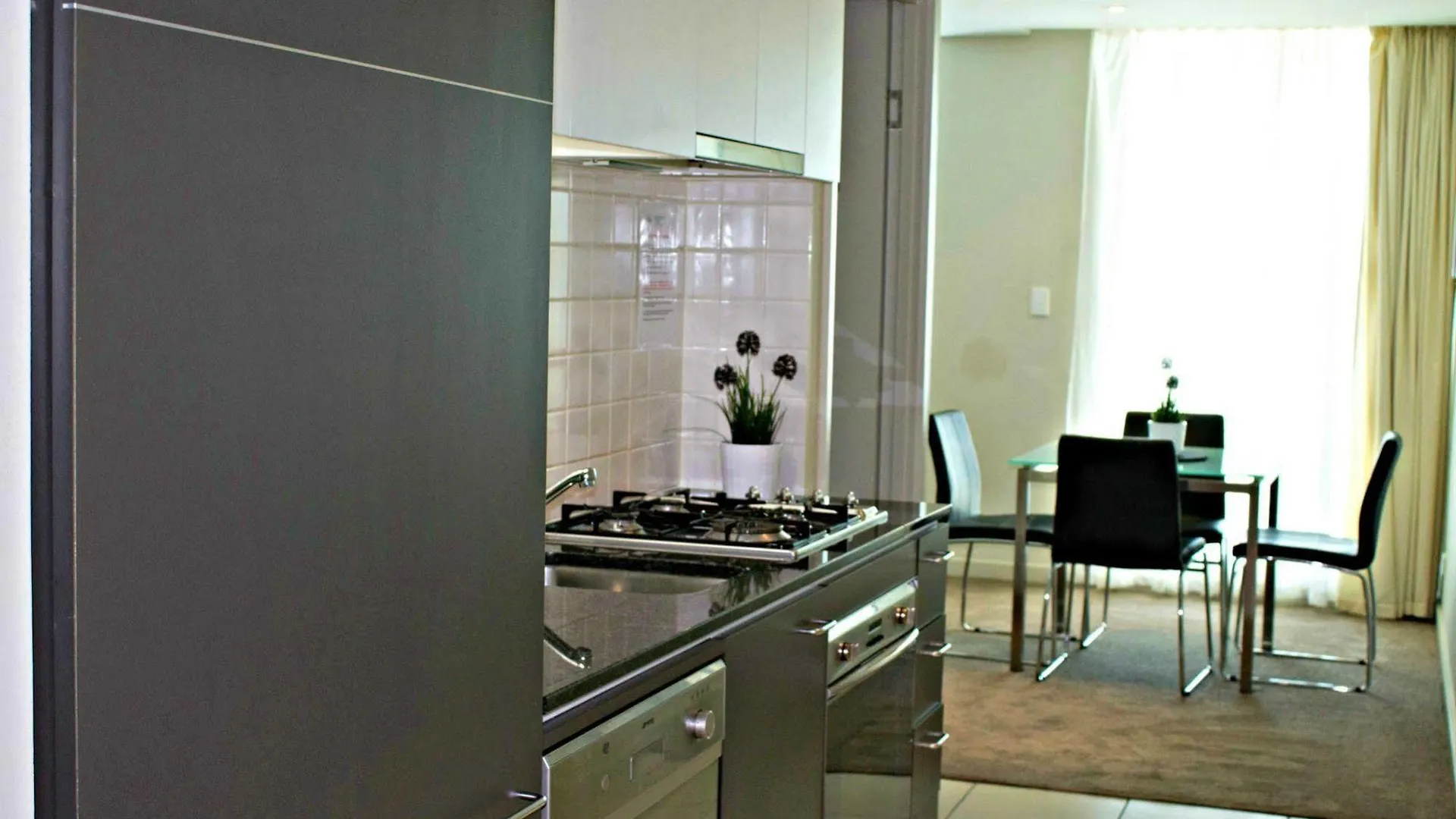 Adelaide Dress Circle Apartments - North Terrace 0*,