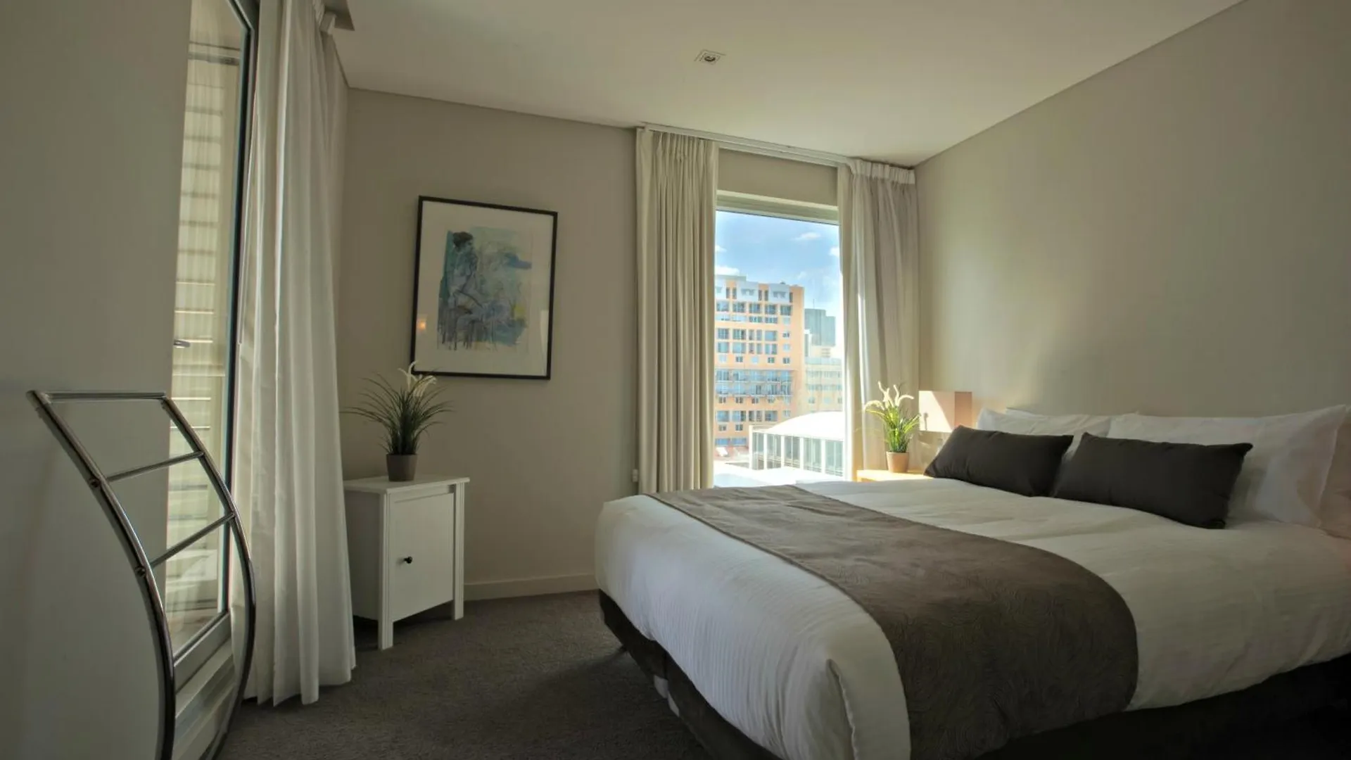 Adelaide Dress Circle Apartments - North Terrace
