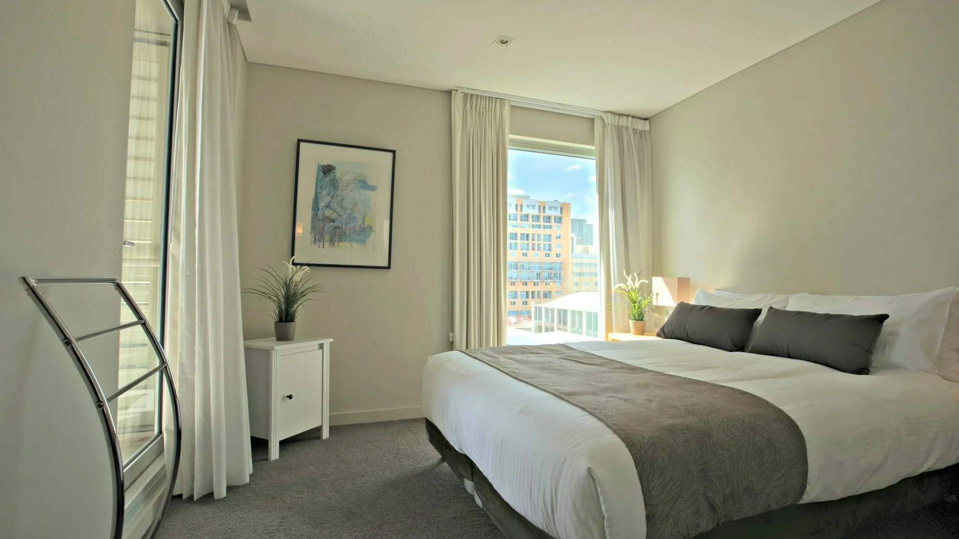 Adelaide Dress Circle Apartments - North Terrace